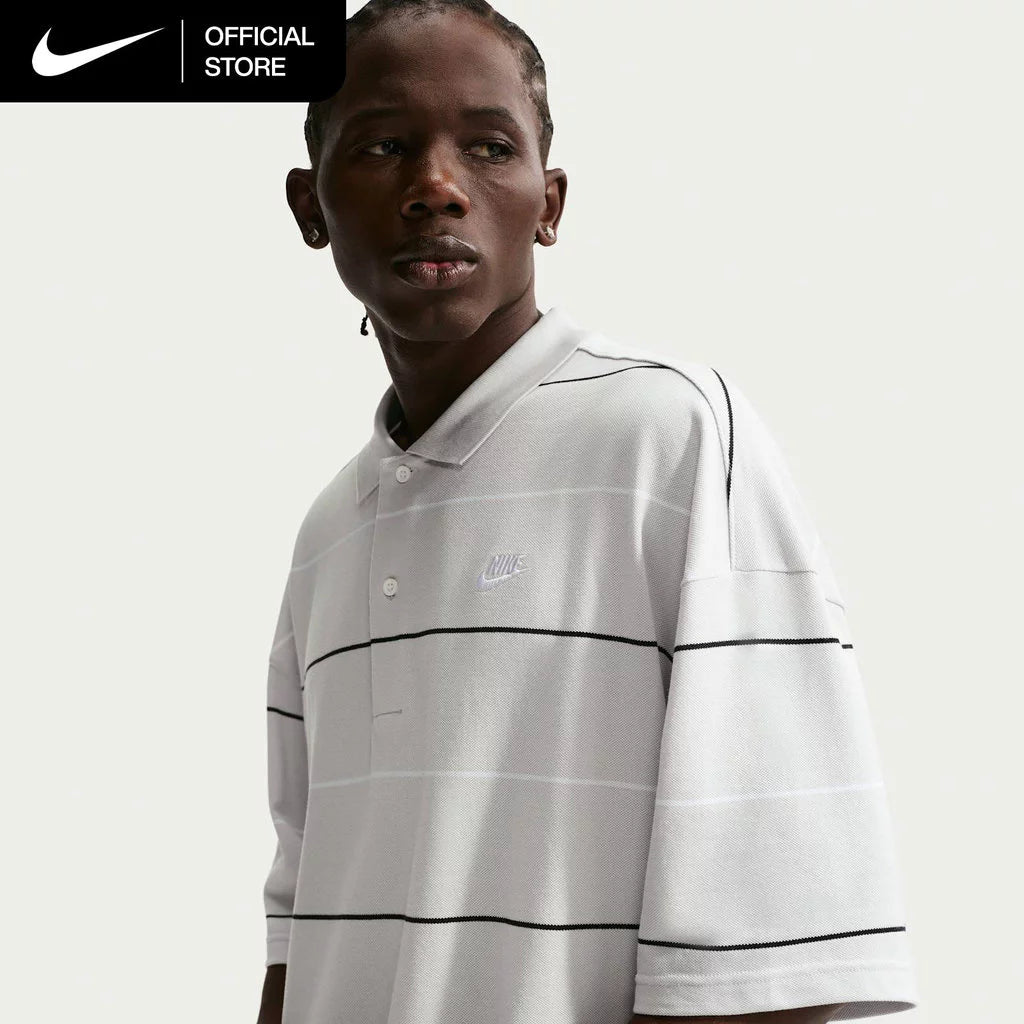 Polo Garis Besar Sportswear Club Pria Nike-Gold Mountain
